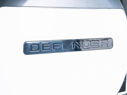 Used 2022 Land Rover Defender 90 X-Dynamic S image 28