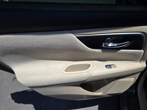 Used 2013 Nissan Altima 2.5 S FWD image 8