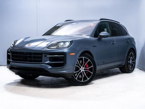 New 2026 Porsche Cayenne S image 1