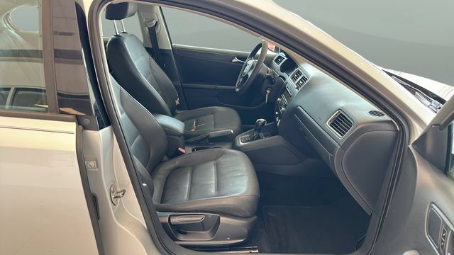Used 2011 Volkswagen Jetta SE FWD image 14
