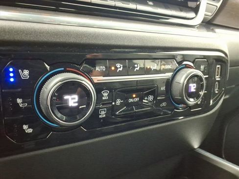 Used 2023 Chevrolet Silverado 1500 High Country image 15