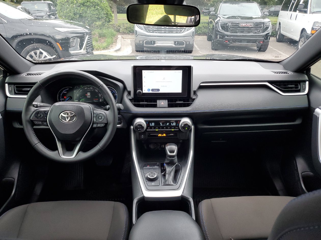 Used 2025 Toyota RAV4 SE AWD/4WD image 12