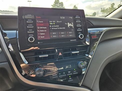 Used 2024 Toyota Camry SE image 25