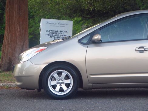 Used 2005 Toyota Prius FWD image 28