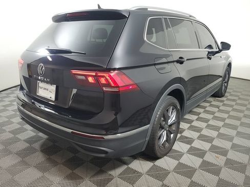 Used 2023 Volkswagen Tiguan SE w/ Panoramic Sunroof Package FWD image 6