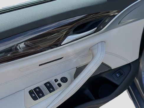 Used 2021 BMW 540i w/ Premium Package image 23