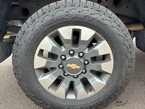 Used 2024 Chevrolet Silverado 2500 Custom w/ Custom Value Package AWD/4WD image 12