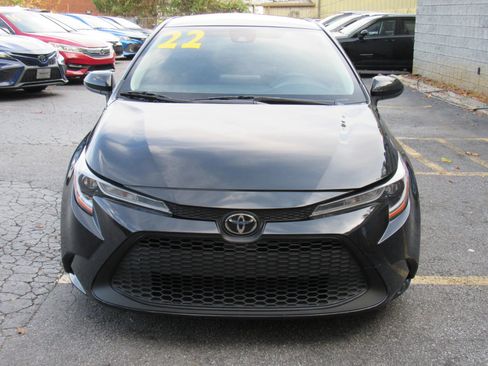 Used 2022 Toyota Corolla LE FWD image 2