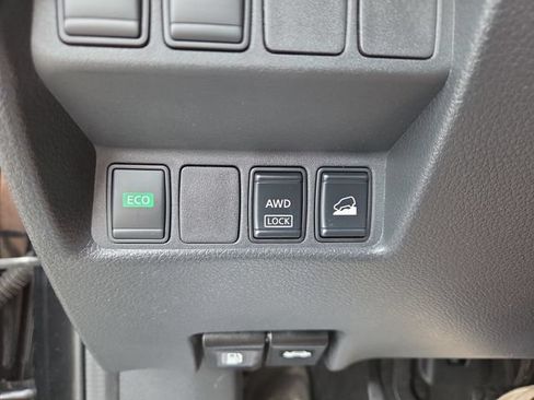 Used 2016 Nissan Rogue SV AWD/4WD image 20