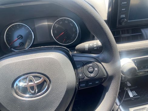 Used 2019 Toyota RAV4 LE w/ Carpet Mat Package FWD image 3