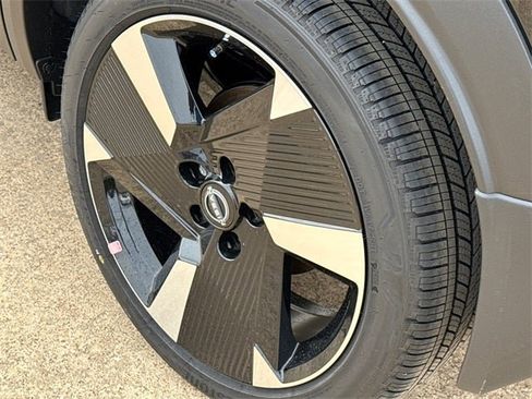 New 2026 Nissan Kicks SR w/ SR Premium Package image 11