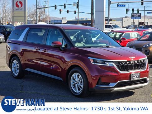 Used 2024 Kia Carnival LX image 7