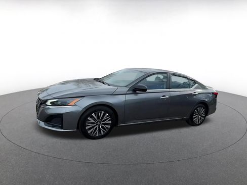 Used 2025 Nissan Altima 2.5 SV image 8