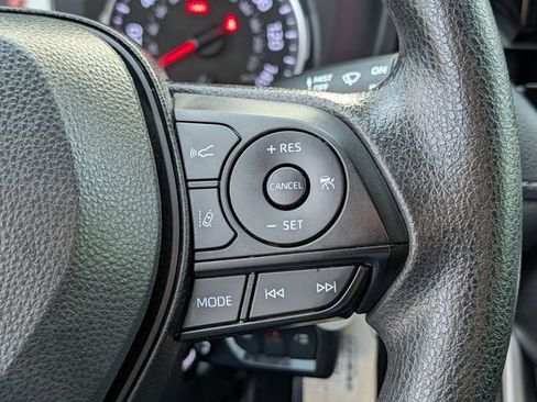 Used 2022 Toyota RAV4 LE image 19