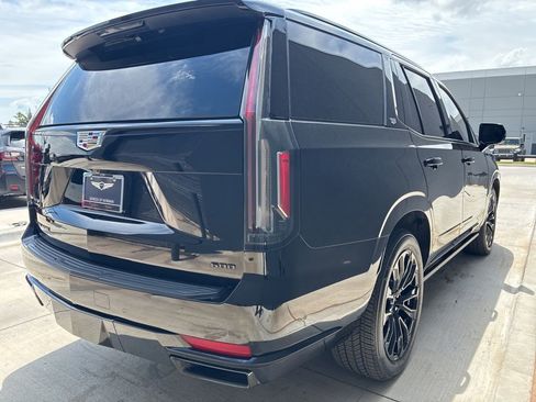 Used 2022 Cadillac Escalade Sport Platinum AWD/4WD image 4