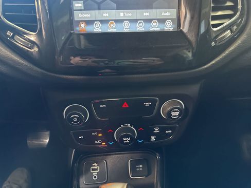Used 2018 Jeep Compass Latitude w/ Popular Equipment Group FWD image 25