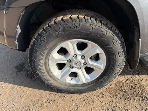 Used 2016 Toyota 4Runner SR5 AWD/4WD image 10