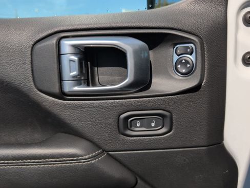 Used 2023 Jeep Wrangler Sahara w/ Cold Weather Group image 15