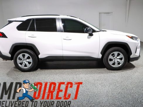 Used 2020 Toyota RAV4 LE image 6