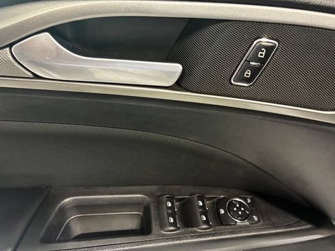 Used 2018 Ford Fusion SE w/ Fusion SE Technology Package FWD image 14