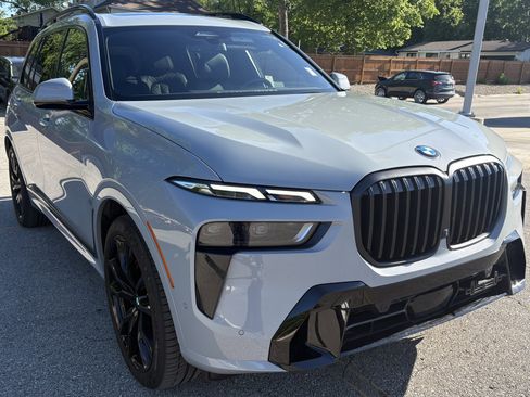 Used 2025 BMW X7 xDrive40i w/ M Sport Package AWD/4WD image 2