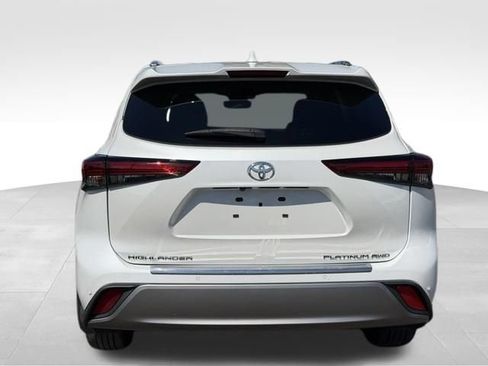 Used 2023 Toyota Highlander Platinum AWD/4WD image 6