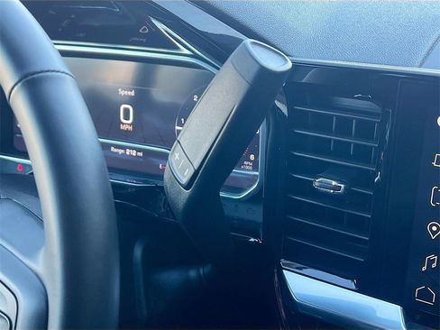 Used 2025 GMC Sierra 1500 Elevation image 17