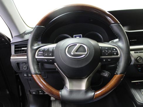 Used 2018 Lexus ES 350 w/ Luxury Package w/Wood Trim image 8