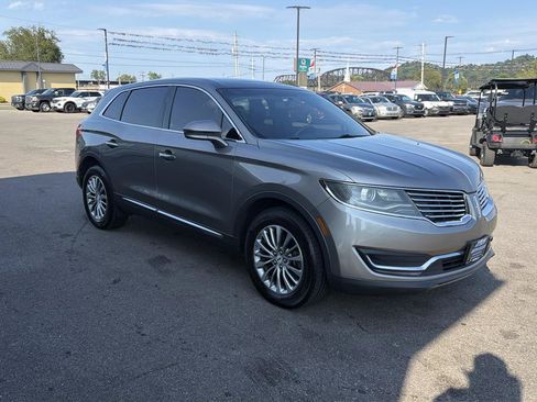 Used 2016 Lincoln MKX Select AWD/4WD image 3