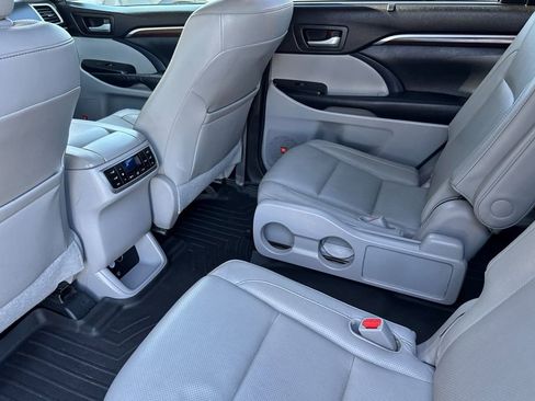 Used 2015 Toyota Highlander Limited Platinum image 11