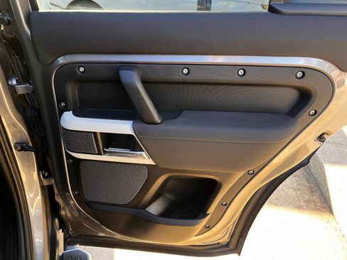 Used 2020 Land Rover Defender 110 S image 20