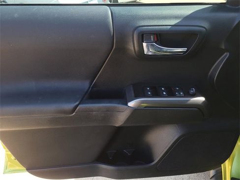 Used 2023 Toyota Tacoma TRD Sport image 15