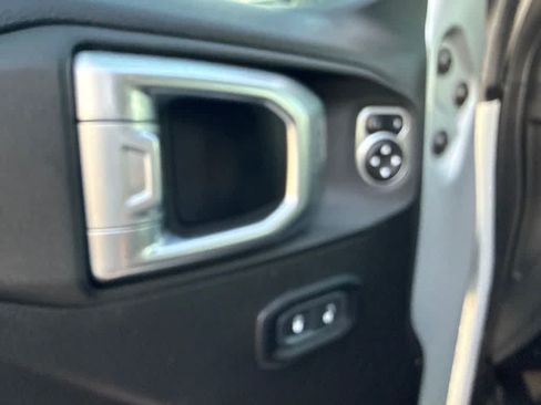 Used 2023 Jeep Gladiator Sport AWD/4WD image 13