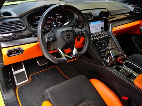 Used 2022 Lamborghini Urus image 10