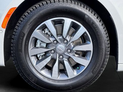 Used 2020 Chrysler Pacifica Limited w/ Advanced Safetytec Group image 28