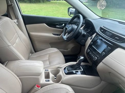 Used 2020 Nissan Rogue SL w/ Premium Package AWD/4WD image 17