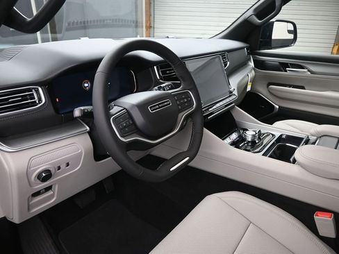New 2026 Jeep Grand Wagoneer Limited AWD/4WD image 19