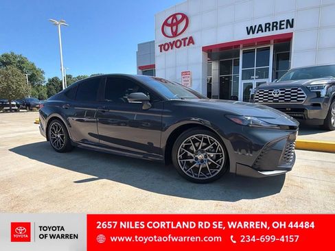 Used 2025 Toyota Camry SE FWD image 1