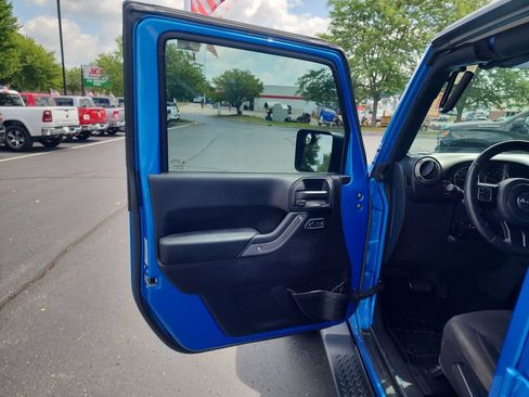 Used 2015 Jeep Wrangler Unlimited Sport w/ Quick Order Package 24S AWD/4WD image 12