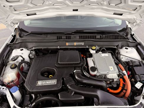 Used 2018 Ford Fusion SE w/ Equipment Group 602A FWD image 38