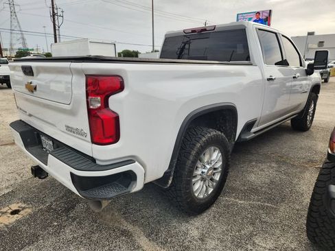 Used 2023 Chevrolet Silverado 2500 High Country w/ Z71 Off-Road Package AWD/4WD image 4