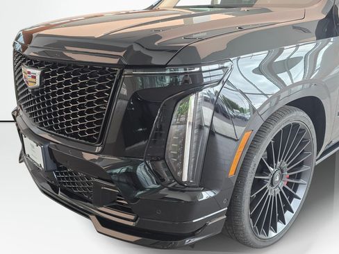 Used 2025 Cadillac Escalade V AWD/4WD image 11