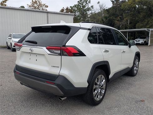 Used 2020 Toyota RAV4 Limited image 4