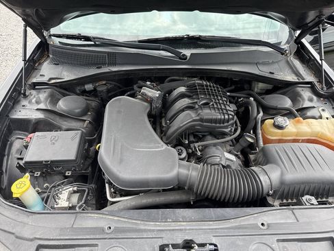 Used 2015 Chrysler 300 Limited RWD image 9