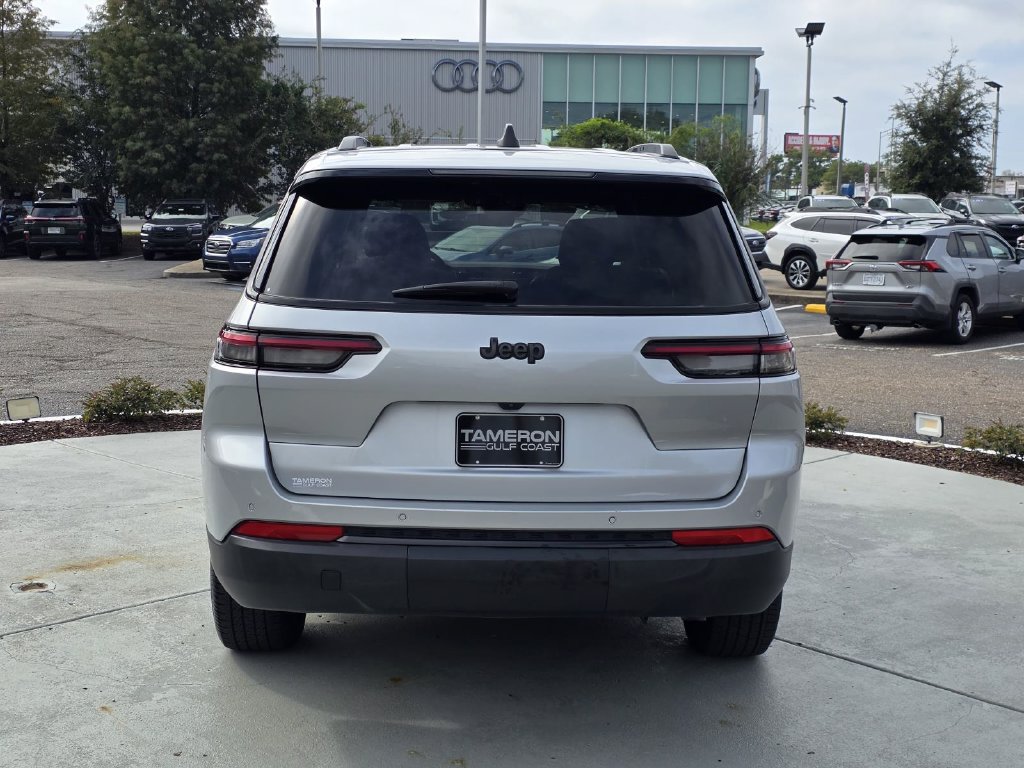 Used 2025 Jeep Grand Cherokee L Altitude RWD image 3