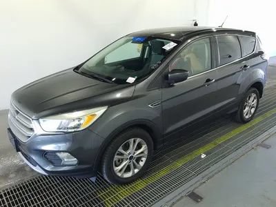 Used 2017 Ford Escape SE w/ SE Cold Weather Package AWD/4WD image 1