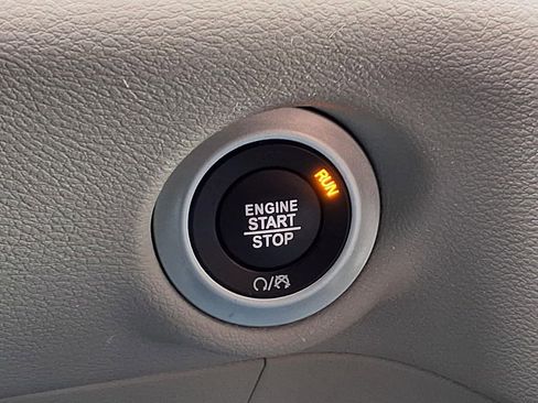 Used 2023 Chrysler Pacifica Touring-L image 28