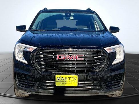 Used 2023 GMC Terrain SLE w/ Driver Convenience Package image 3