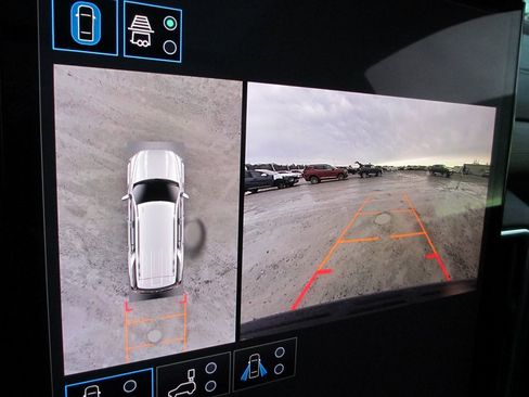 New 2026 GMC Yukon Denali w/ Sun & Power Step Package image 18