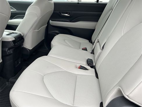 Used 2024 Toyota Grand Highlander XLE image 17